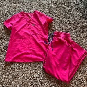 Figs Catarina Top Medium & Kade Cargo Pants MP Ultra Rose